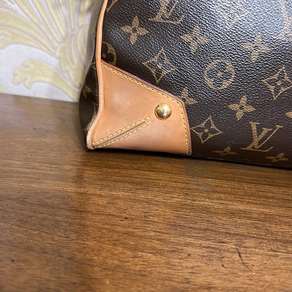 Louis Vuitton Retiro EUC. Comes with bag and receipt - Picture 9 of 17